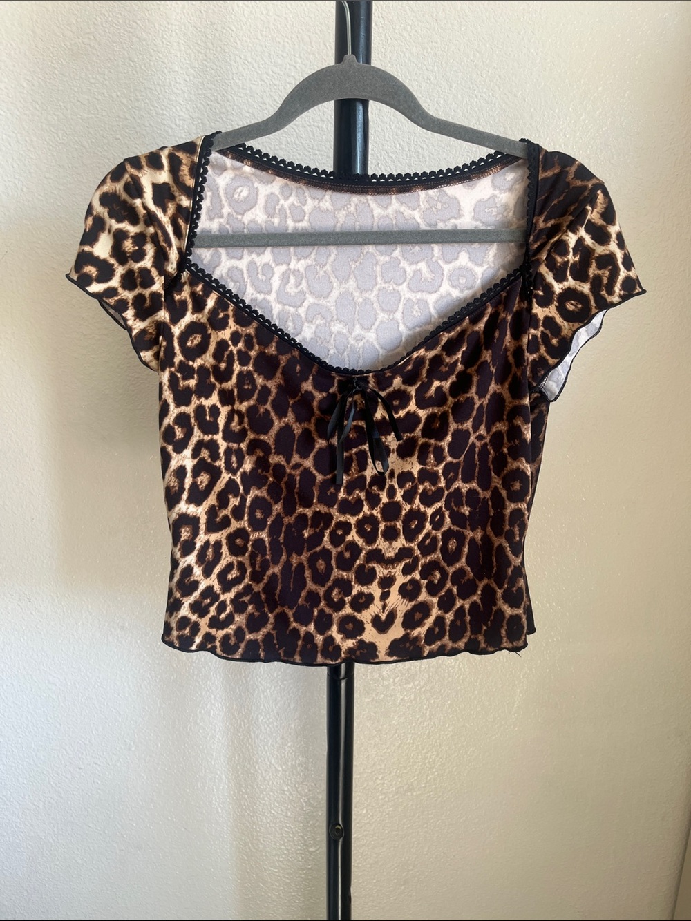 ROMWE Leopard Print Crop Top in Brown and Black